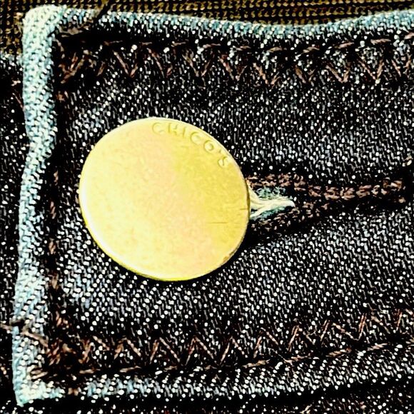 Chico's Fab Slimming Size 10 Ankle & Cropped EUC - Picture 5 of 11